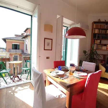 Dimora Torlonia - Elegance & Light In Apartment Rome