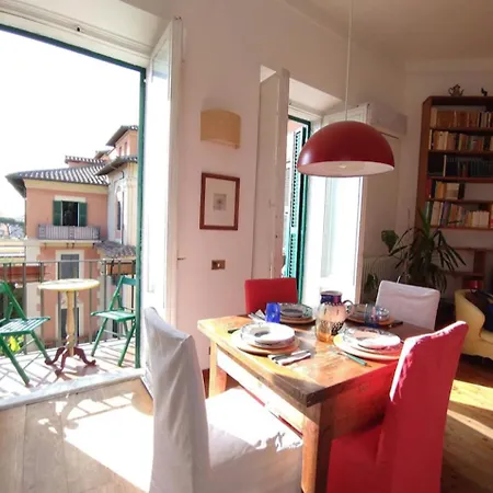 Апартаменты La Dimora Torlonia Elegance & Light In *